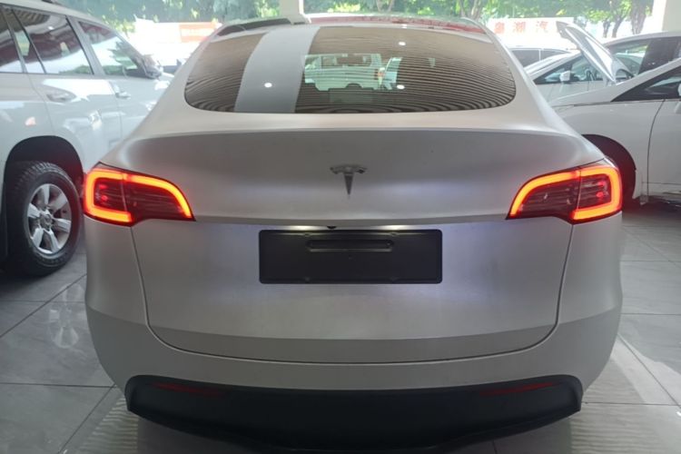 Tesla Model Y 2022 #6 Tesla Model Y 2022 car image #6