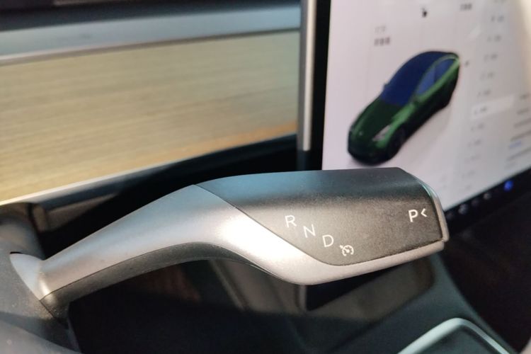 Tesla Model Y 2022 car image #18