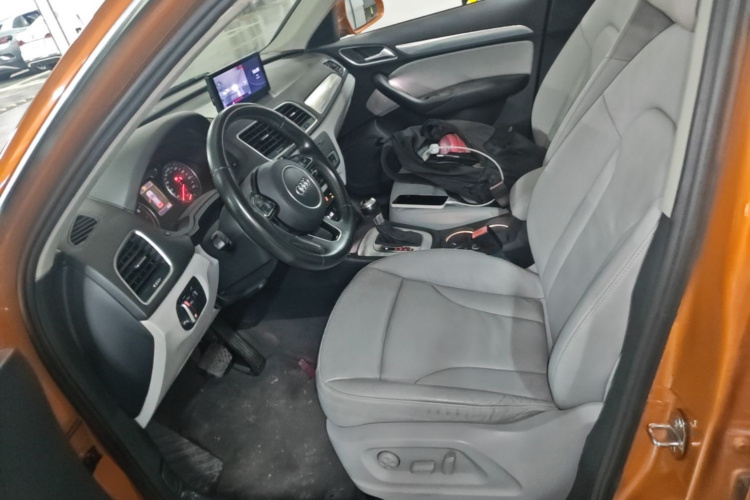 Audi Q3 2016 car image #15