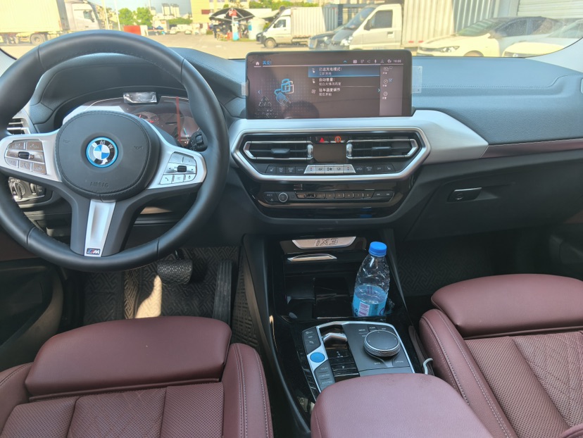 BMW iX3 2025 изображение автомобиля #5