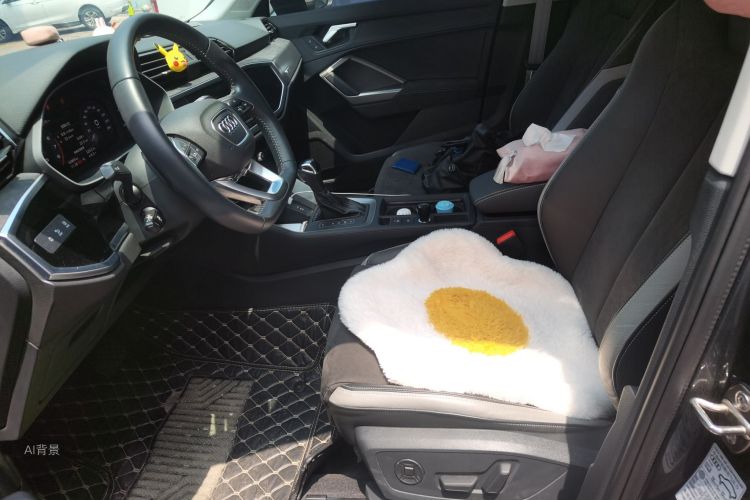 Audi Q3 2021 car image #17