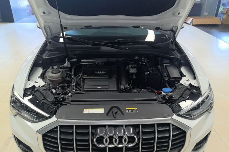 Audi Q3 2020 car image #20