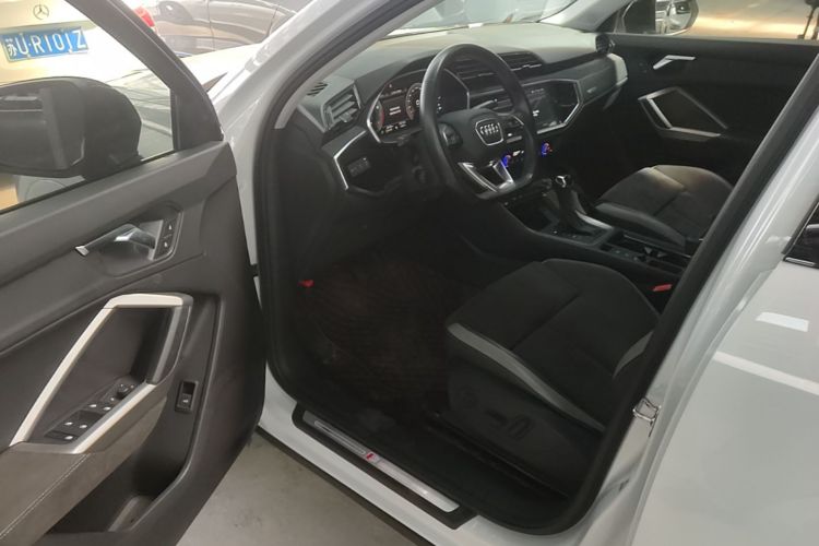 Audi Q3 2022 car image #16