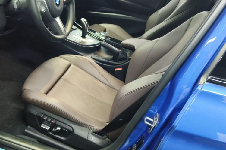 BMW 3 Series 2019 car image #19