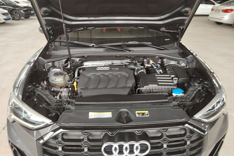 Audi Q3 2020 car image #20