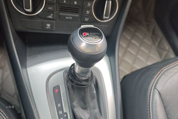 Audi Q3 2019 car image #16