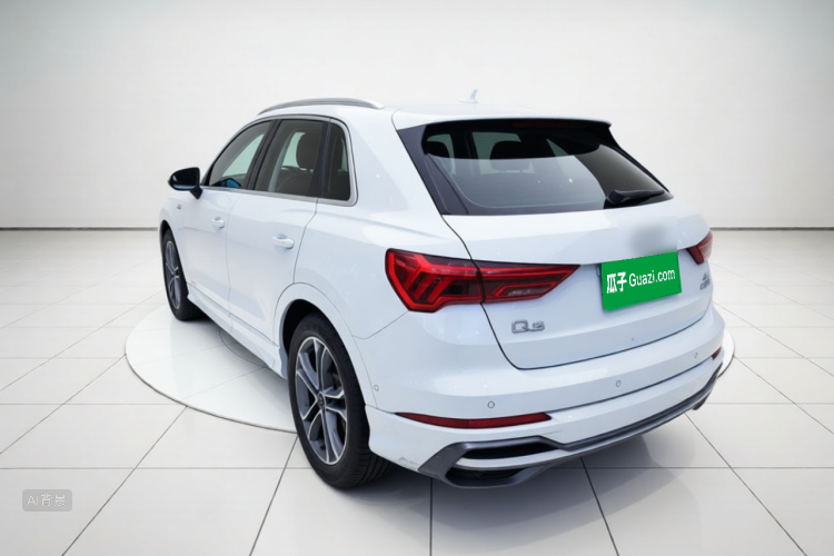 Audi Q3 2022 car image #5