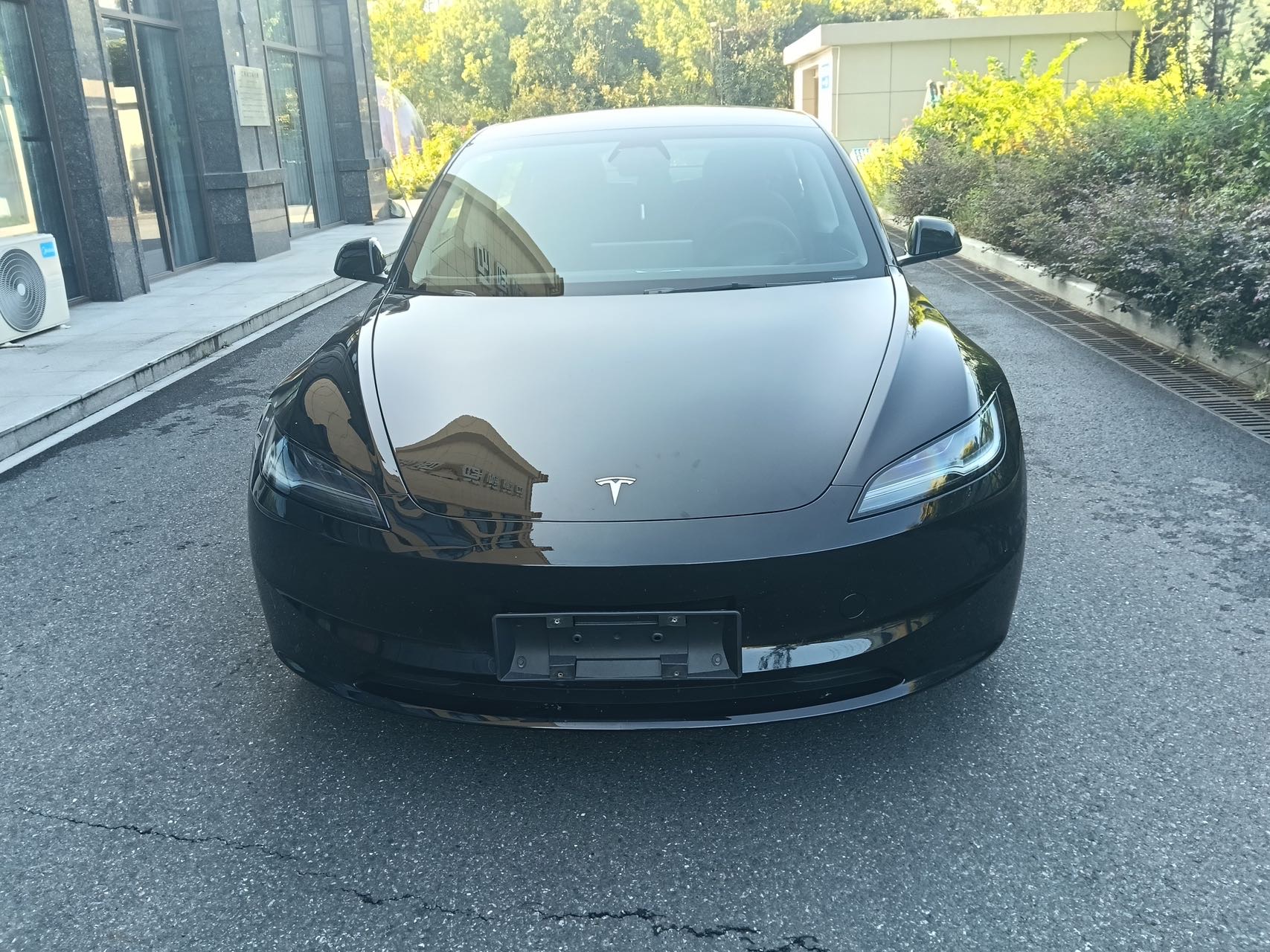 Tesla Model 3 2025 car image #3