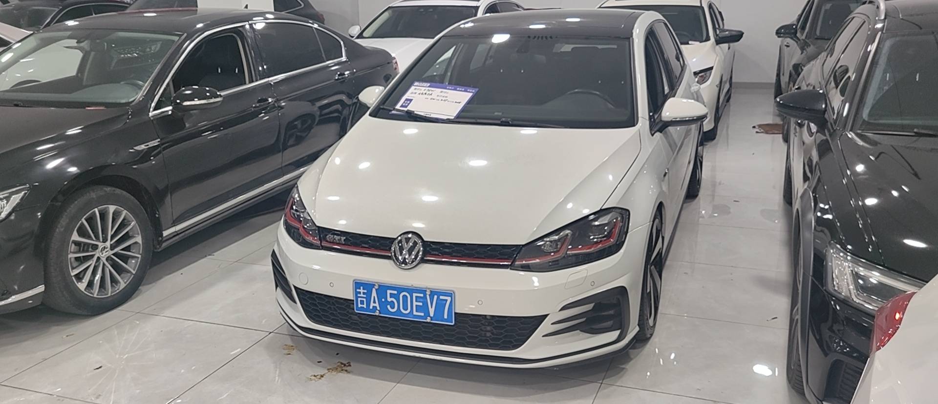 Volkswagen GolfGTI 2018 car image 