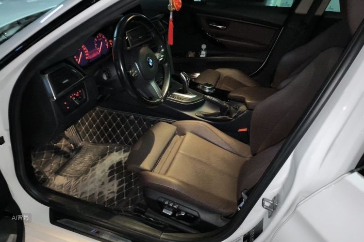 BMW 3 Series 2019 car image #17