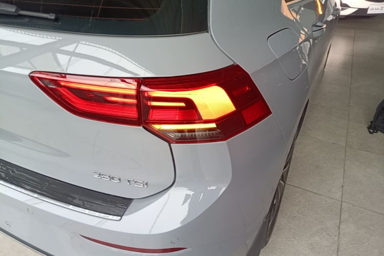 Volkswagen Golf 2024 car image #8