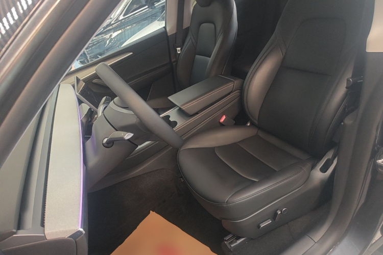 Tesla Model Y 2024 #19 Tesla Model Y 2024 car image #19