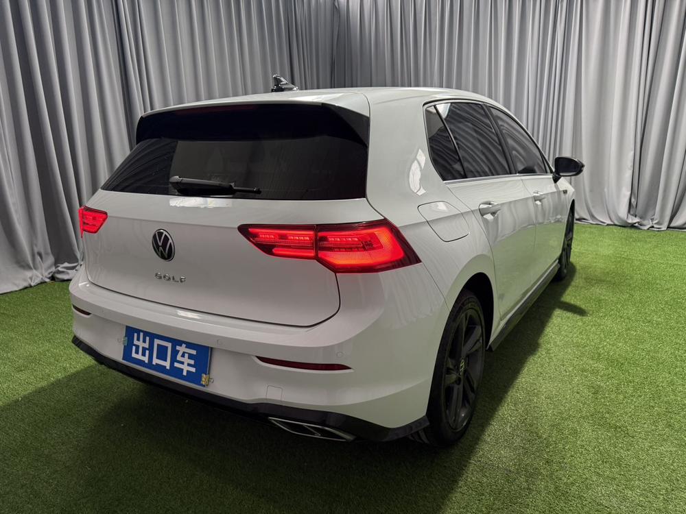 Volkswagen Golf 2022 car image #6