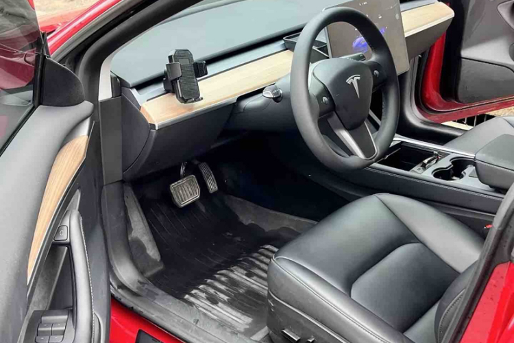 Tesla Model 3 2022 car image #18