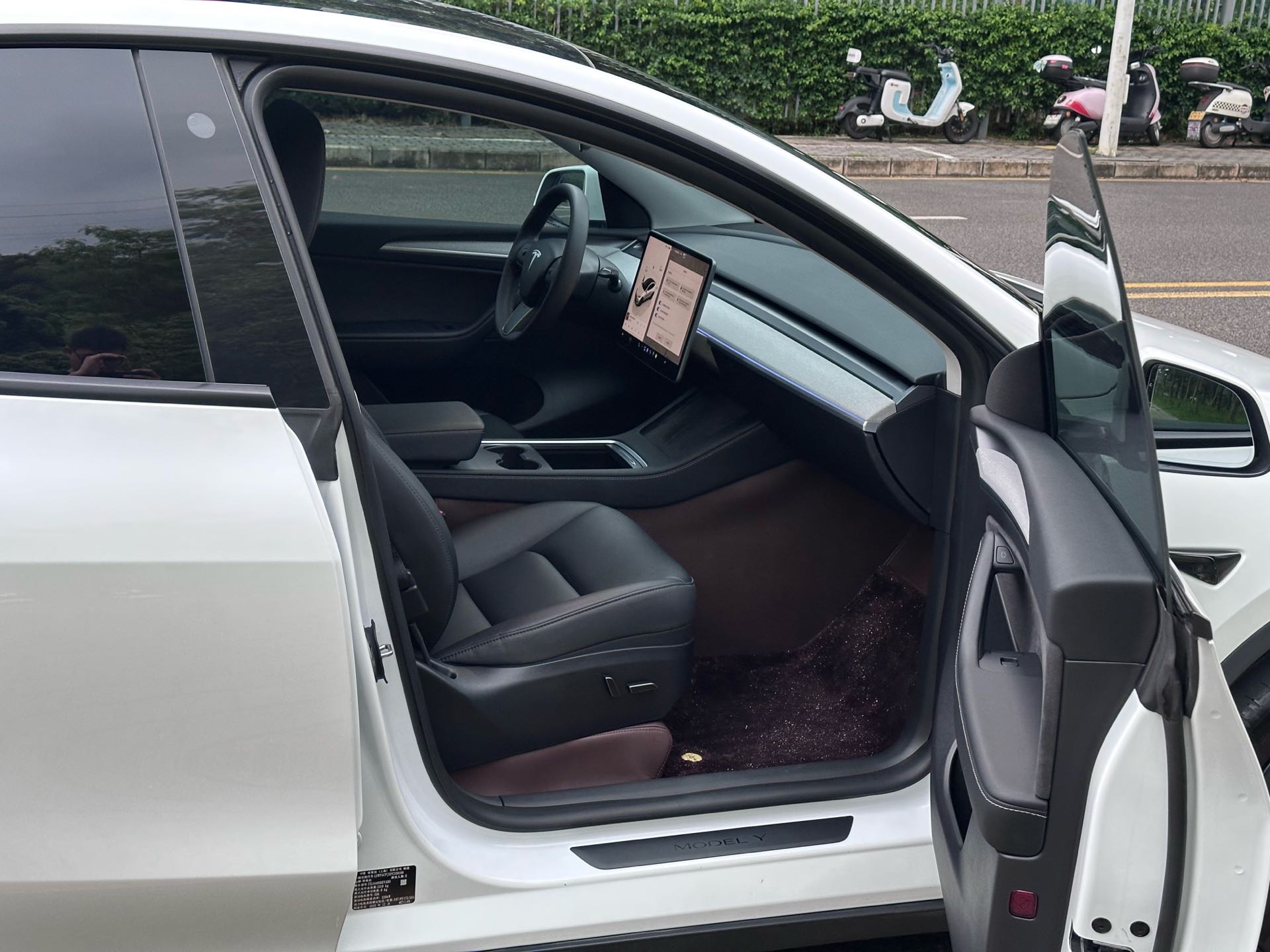 Tesla Model Y 2024 #4 Tesla Model Y 2024 car image #4