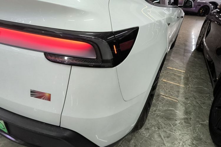 Tesla Model Y 2025 #8 Tesla Model Y 2025 immagine di auto #8