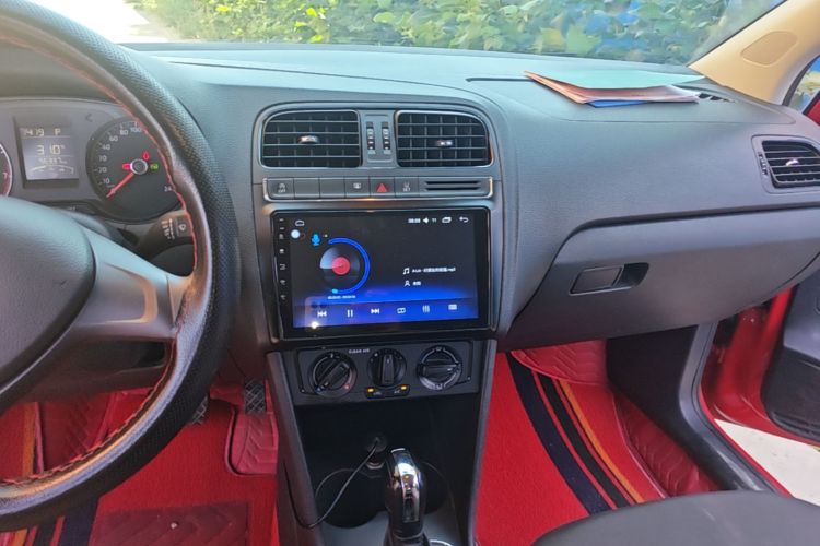Volkswagen Polo 2019 car image #13