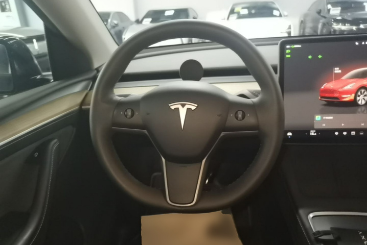 Tesla Model Y 2023 #11 Tesla Model Y 2023 car image #11