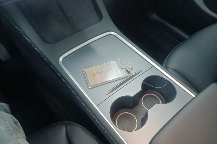 Tesla Model Y 2022 #9 Tesla Model Y 2022 car image #9