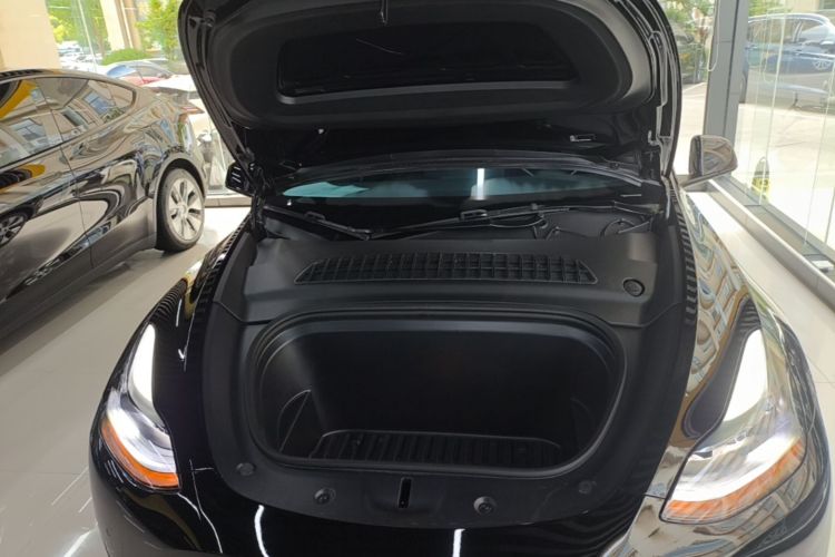 Tesla Model Y 2023 car image #20