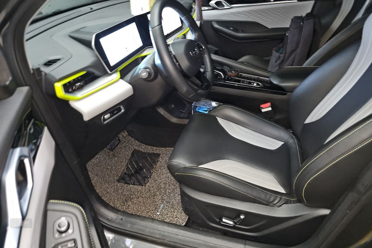 GEELY Coolray 2022 car image #18