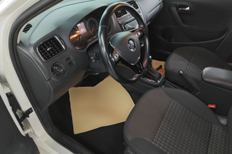 Volkswagen Polo 2017 car image #16
