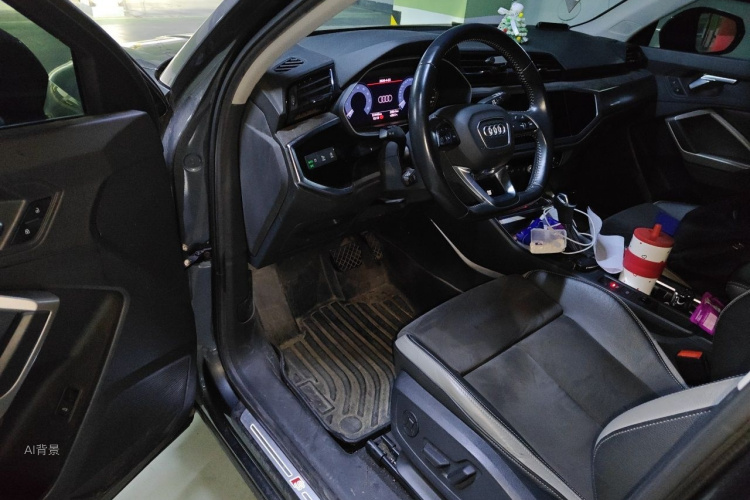 Audi Q3 2021 car image #18