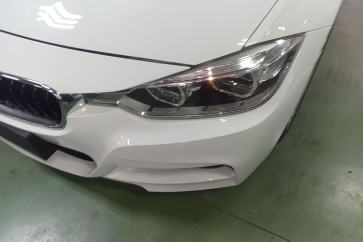 BMW 3 Series 2018 imagen de coche #23