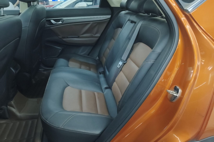 GEELY Emgrand GS 2016 car image #17