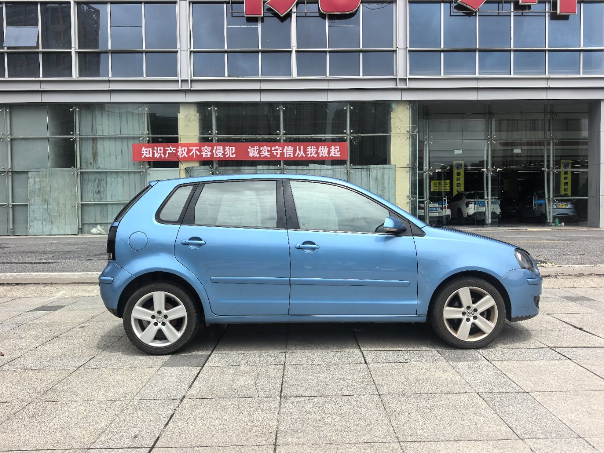 Volkswagen Polo 2009 car image #9