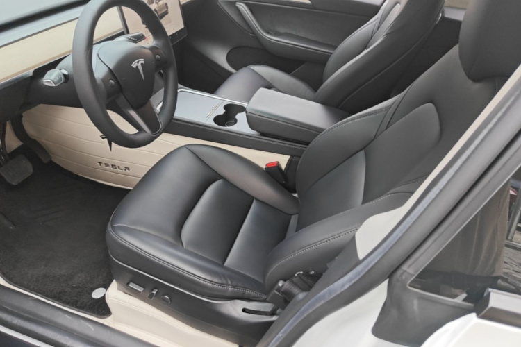 Tesla Model Y 2023 car image #15