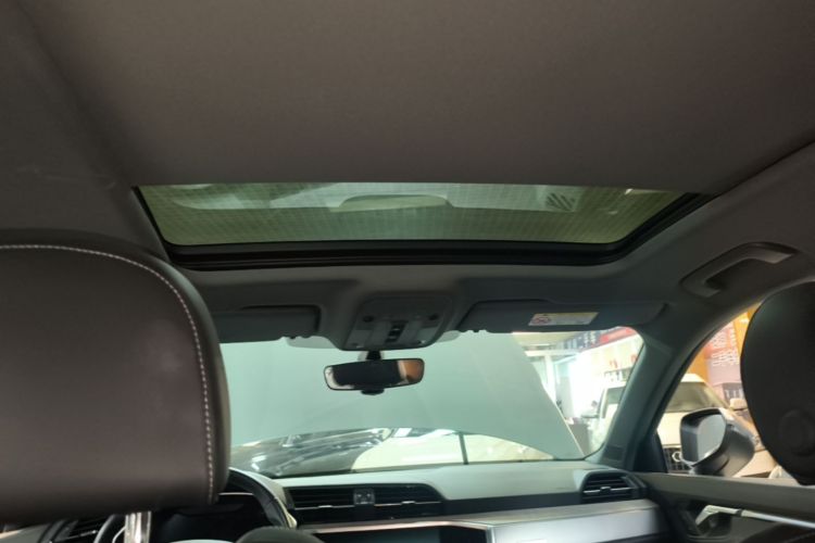 Audi Q3 2024 car image #18