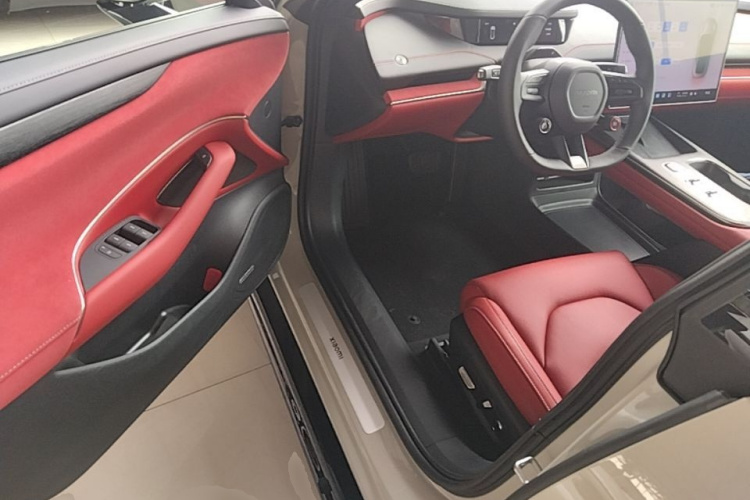 MI SU7 2025 immagine di auto #12