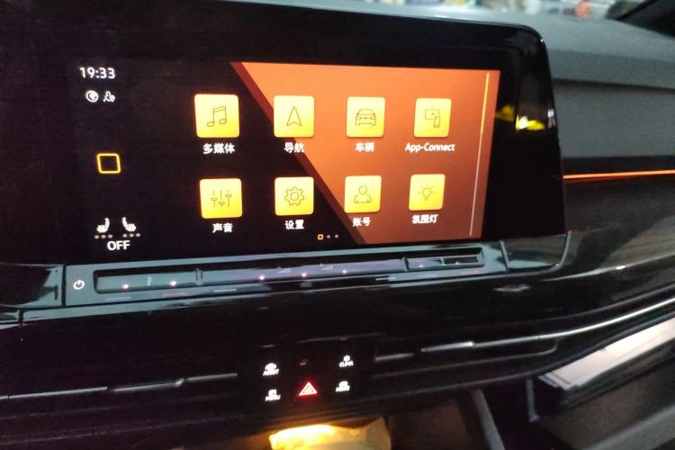 Volkswagen Golf 2023 car image #13