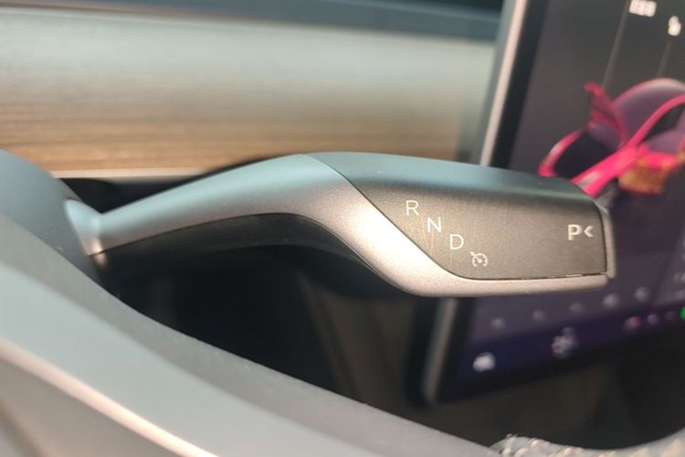 Tesla Model Y 2023 immagine di auto #14