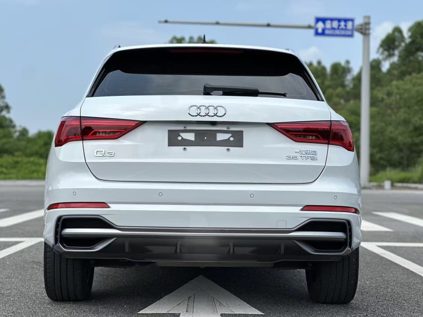 Audi Q3 2023 car image #8