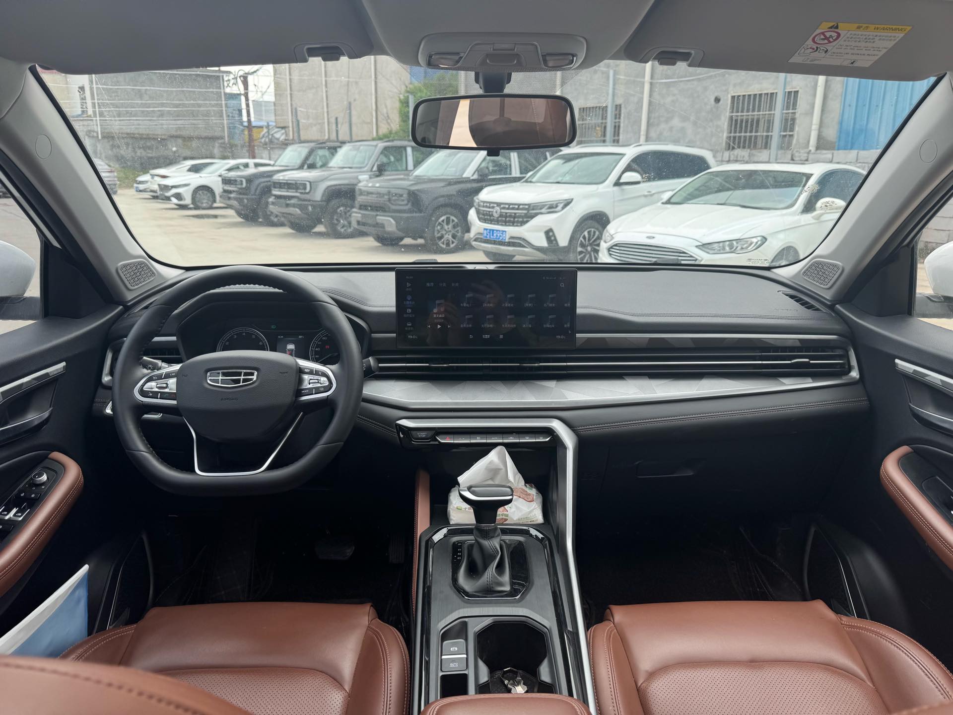 GEELY Vision X6 2023 image de voiture #8