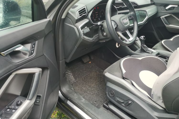 Audi Q3 2021 car image #18