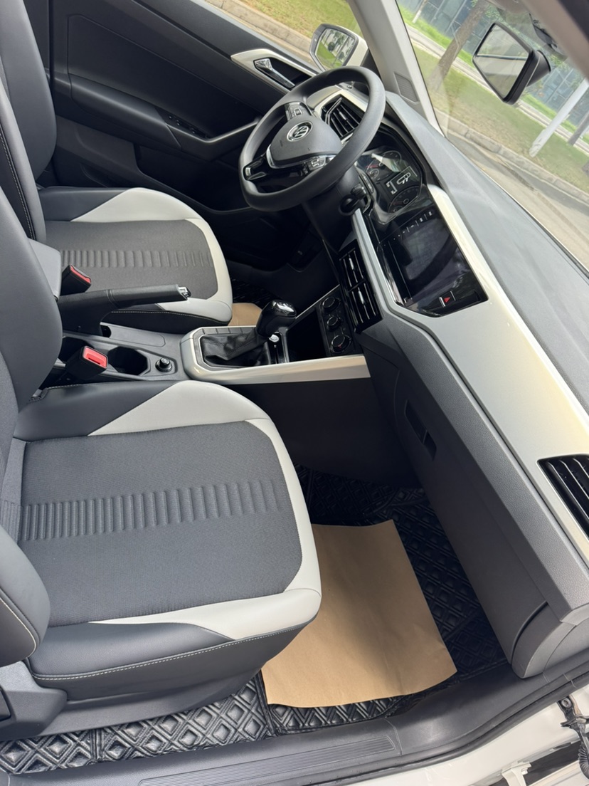Volkswagen Polo 2021 car image #9