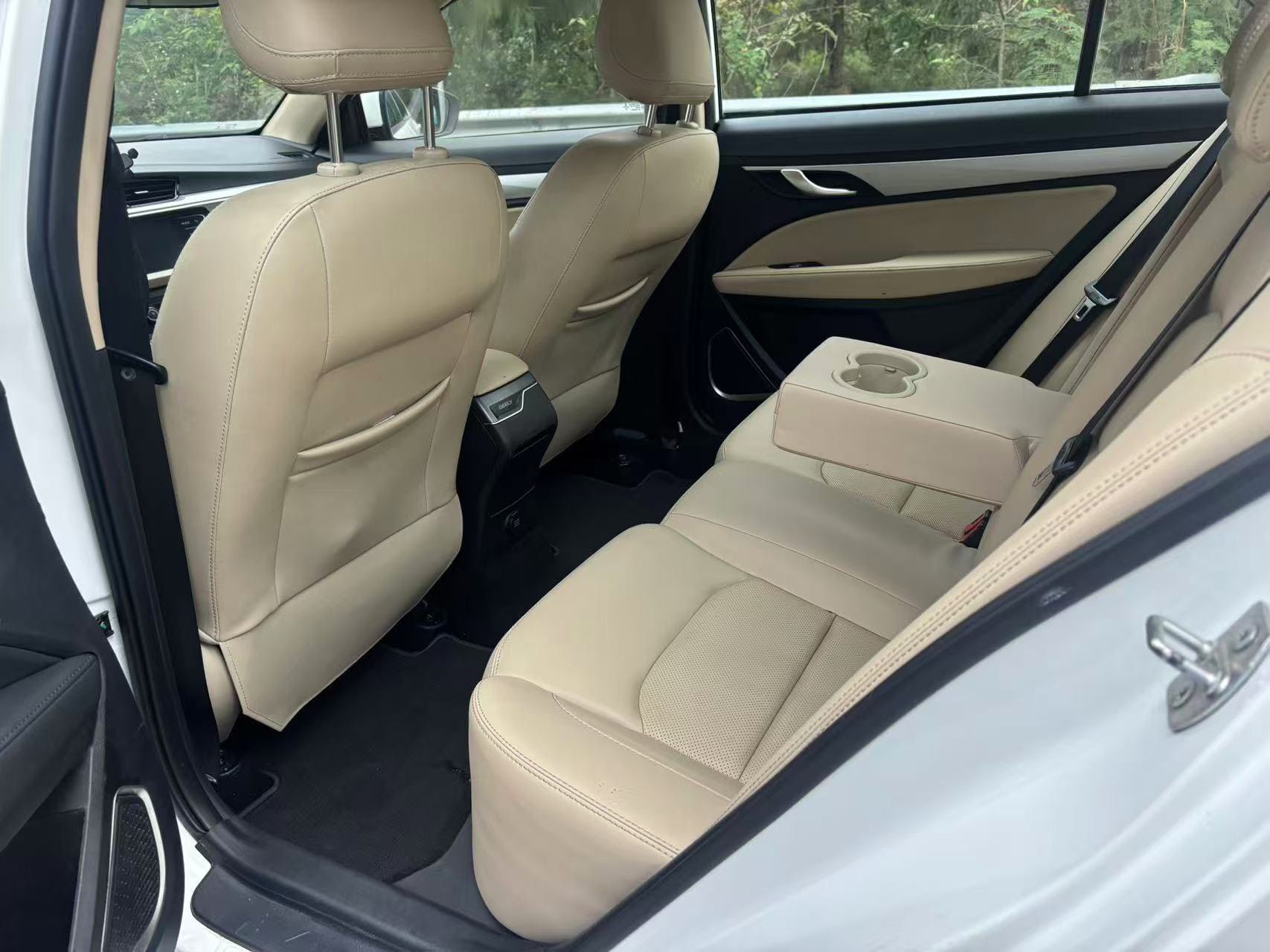 GEELY Emgrand 2018 car image #8