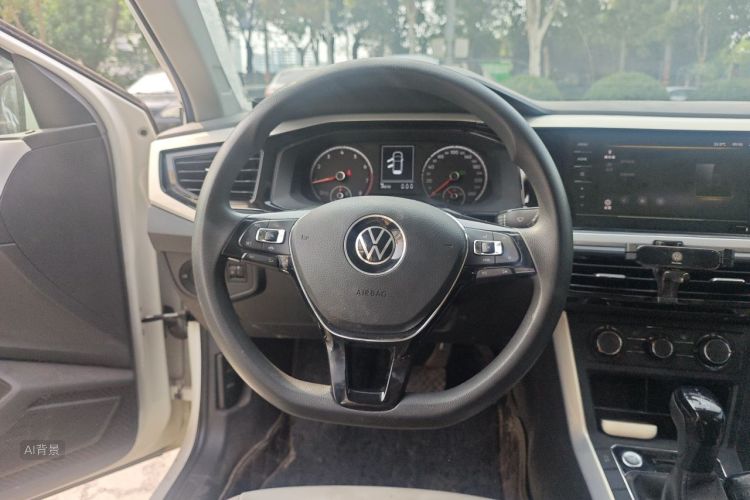 Volkswagen Polo 2021 car image #12