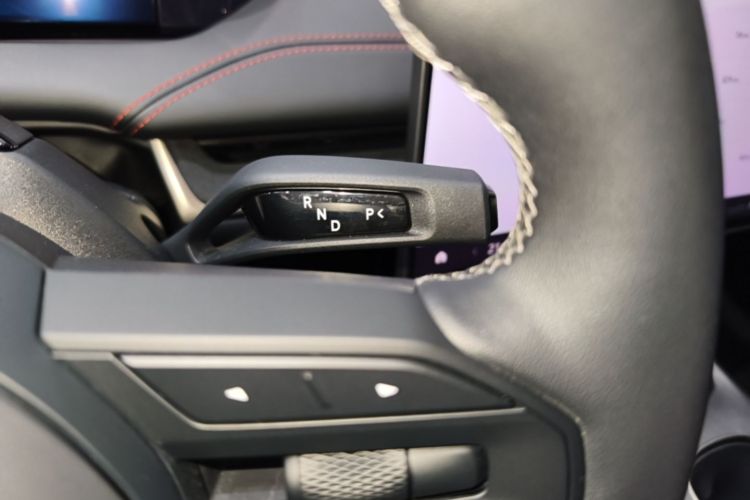 MI SU7 2025 imagen de coche #14