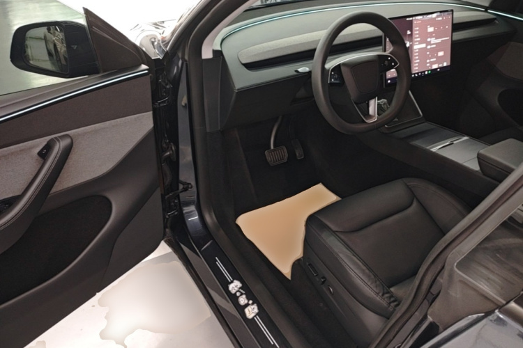 Tesla Model Y 2025 #16 Tesla Model Y 2025 car image #16