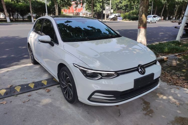 Volkswagen Golf 2023 car image #4