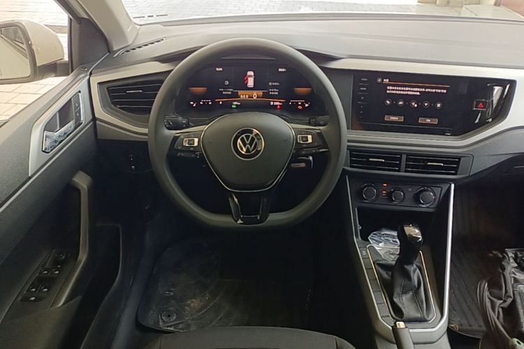 Volkswagen Polo 2023 car image #12