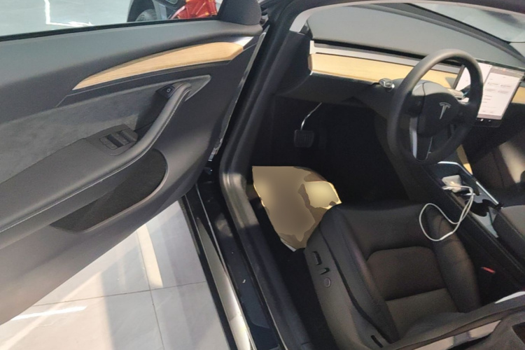 Tesla Model Y 2022 car image #9
