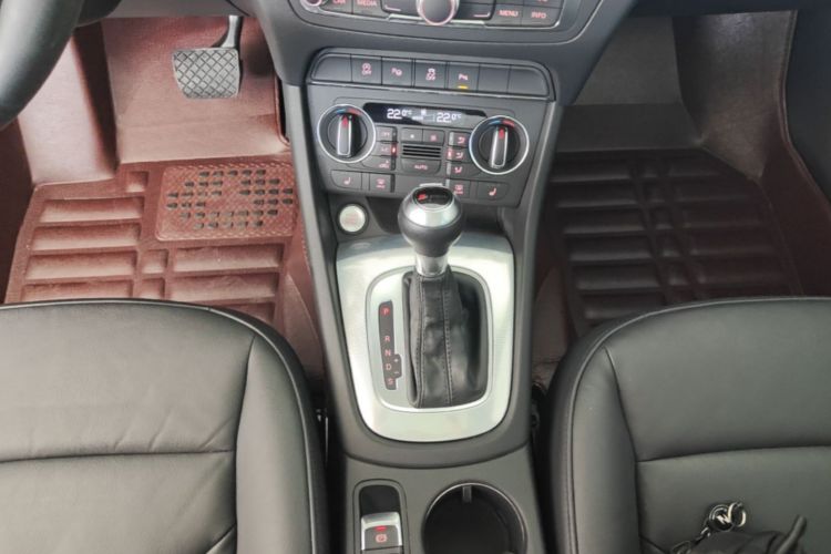 Audi Q3 2018 immagine di auto #14