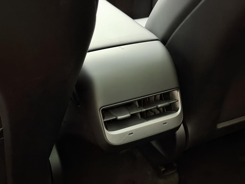 Tesla Model Y 2023 immagine di auto #7