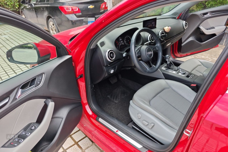 Audi A3 2019 car image #18