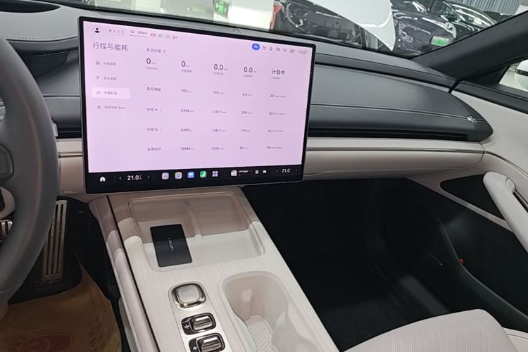MI SU7 2025 car image #13